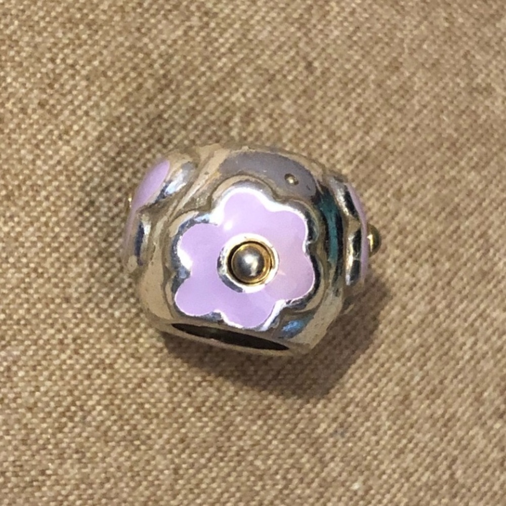 🆕 Brighton Daisy bead in lavender Light purple enamel flowers on silver Retired